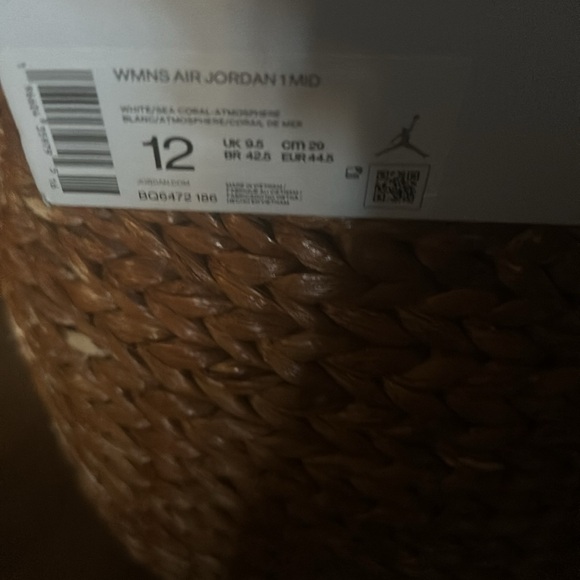 Jordan Athletic Shoes in Black with Top Performance Features - Picture 5 of 6